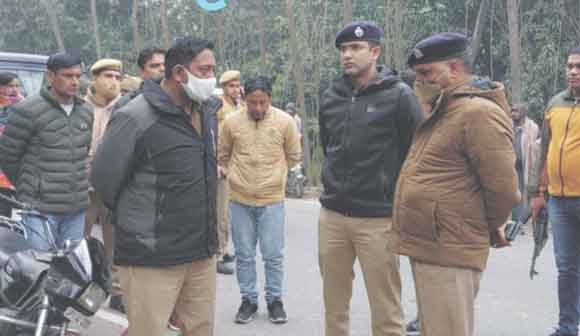 लापता चिकित्सक का शव मिलने से फैली सनसनी, परिजनों ने लगाया जाम