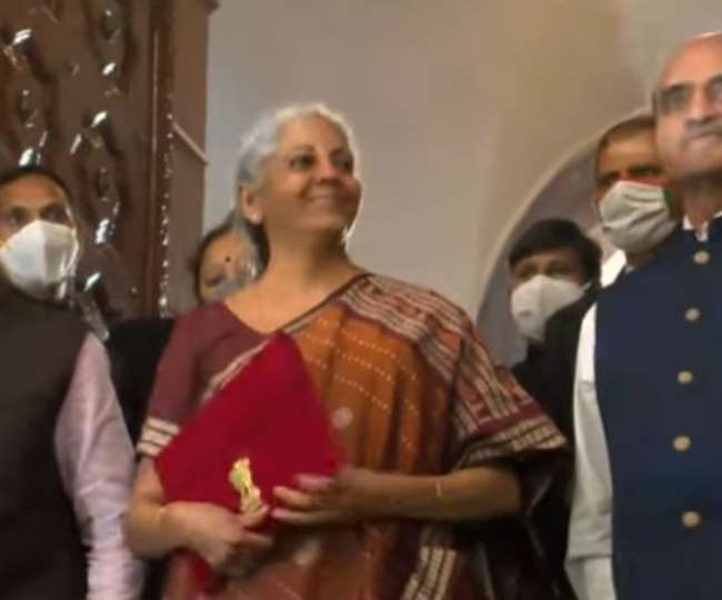 Budget 2022 LIVE: वित्त मंत्री निर्मला सीतारमण संसद भवन पहुंचीं, 11 बजे पेश करेंगी बजट 2022