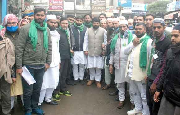 ओवैशी पर हमले के विरोध में सौंपा ज्ञापन