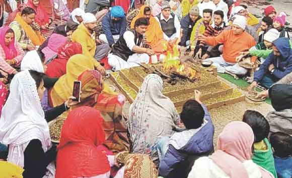 ब्रह्मांड के ज्ञान व विज्ञान की परम शक्ति हैं मां सरस्वती: कालेंद्रानंद