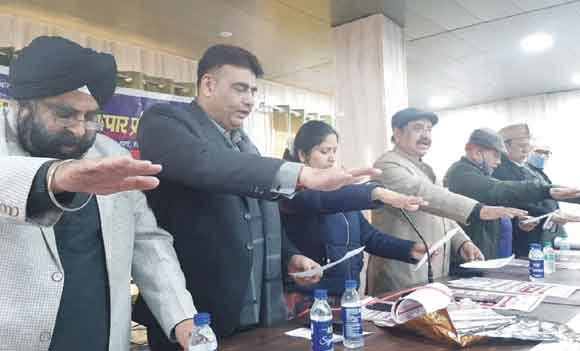 मतदान करना हमारा नैतिक कर्तव्य: द्विवेदी