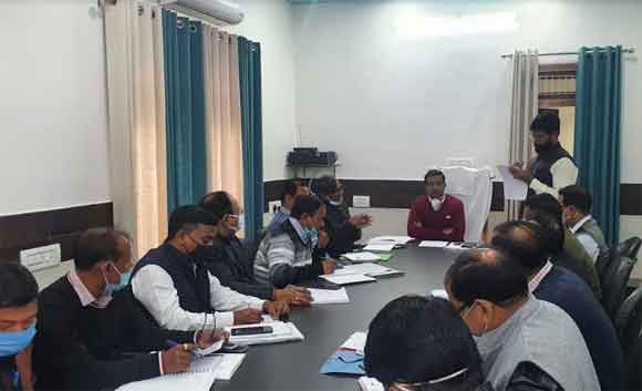 खण्ड विकास अधिकारी प्रतिदिन किसी एक ग्राम पंचायत में पंहुचकर समस्याओं एवं विवादों का समाधान करें – मण्डलायुक्त