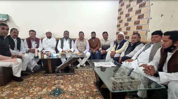 देवबंद विधानसभा में चुनाव के बाद दो दिन बाद भी हार जीत के गुणा भाग में उलझे कार्यकर्ता