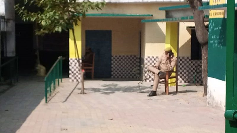छेडछाड के आरोपियों के खिलाफ कार्रवाई न होने पर ग्रामीणो ने किया मतदान का बहिष्कार