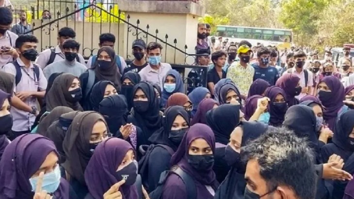 कर्नाटक HC की बड़ी बेंच को भेजा गया हिजाब विवाद