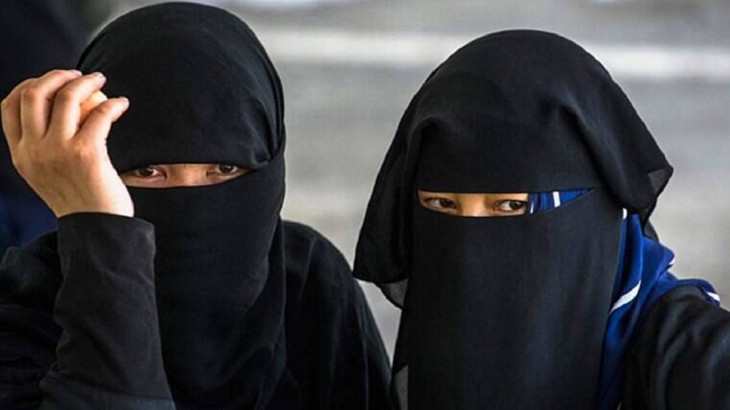 Hijab Row: सूरत पहुंचा हिजाब विवाद, मुस्लिम छात्राएं स्कूल पहुंची तो VHP कार्यकर्ताओं ने किया हंगामा, 15 को पुलिस ने पकड़ा