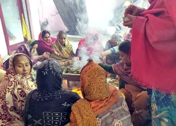 प्राचीन शिव गायत्री मंदिर में भगवान का स्थापना दिवस मनाया गया।