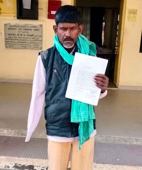 विकलांग ने लेखपाल पर लगाया सुविधा शुल्क लेकर काम करने का आरोप