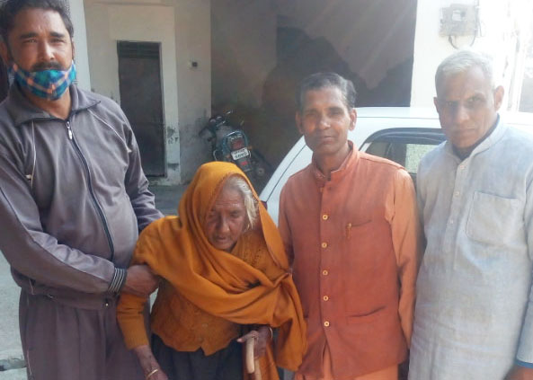 जज्बा: अस्वस्थता के बावजूद 88 वर्षीय सियावती ने किया मतदान