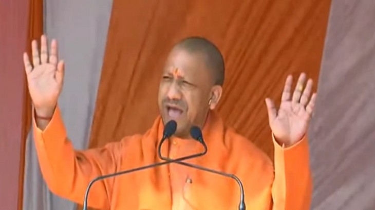 शाहजहांपुर में बोले CM योगी, BJP के एक हाथ में विकास तो दूसरे में बुलडोजर
