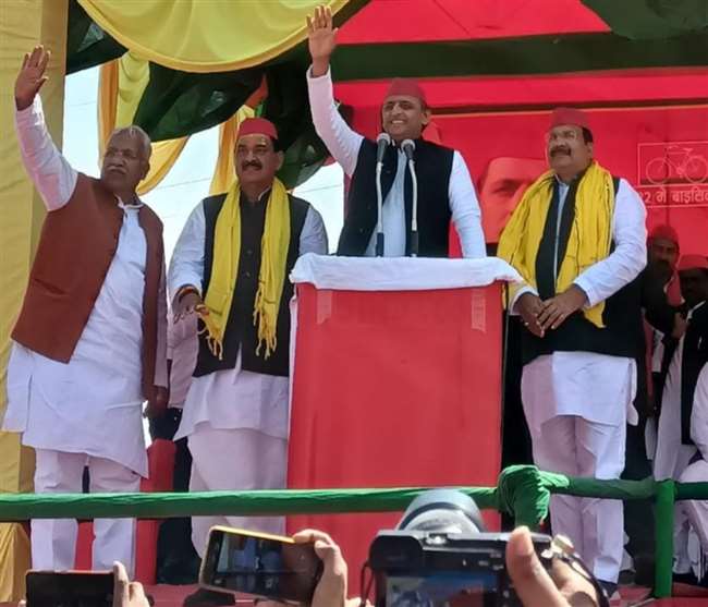 UP Election 2022 : बलिया में बोले अखिलेश – ‘भाजपा की गर्मी निकल गई है, उनके नेता निराश हो गए’