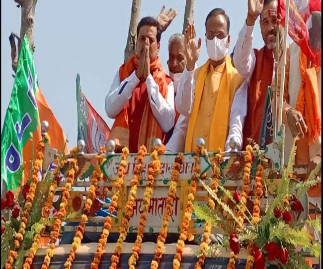 UP Election 2022: अंबेडकरनगर में उप मुख्यमंत्री डा. दिनेश शर्मा ने किया रोड शो, गूंजे जय श्रीराम के नारे