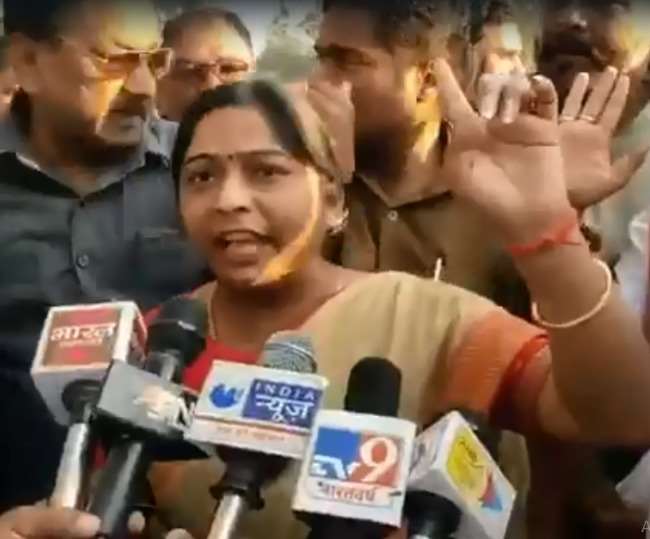 UP Election 2022: स्वामी प्रसाद पर हमले के बाद बिफरीं संघमित्रा, कहा-पहले पार्टी धर्म निभाया, अब पुत्री धर्म