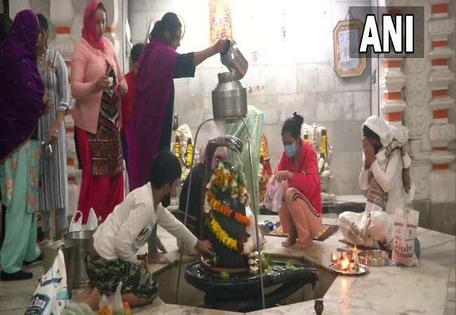 महाशिवरात्रि आज, देशभर के मंदिरों में पूजा अर्चना शुरू
