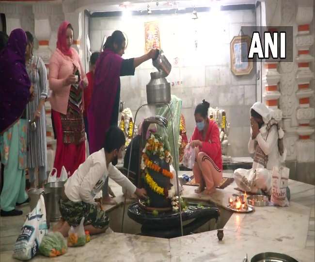 महाशिवरात्रि आज, देशभर के मंदिरों में पूजा अर्चना शुरू