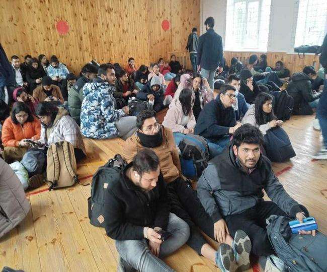 Russia Ukraine War LIVE: रूस के हमलों के बीच भारतीय दूतावास का निर्देश- आज ही यूक्रेन की राजधानी कीव छोड़ें भारतीय नागरिक