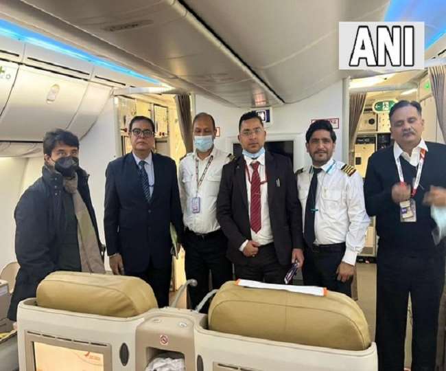 Operation Ganga: रोमानिया में अधिकारियों से मिले ज्योतिरादित्य सिंधिया, वतन वापसी का इंतजार कर रहे छात्रों से भी की बात