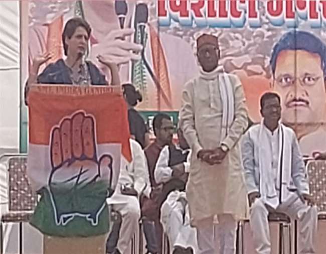 UP Election 2022 : मऊ पहुंचीं प्रियंका गांधी ने कहा – ‘बुलडोजर वाले समस्याओं पर बात नहीं करते’