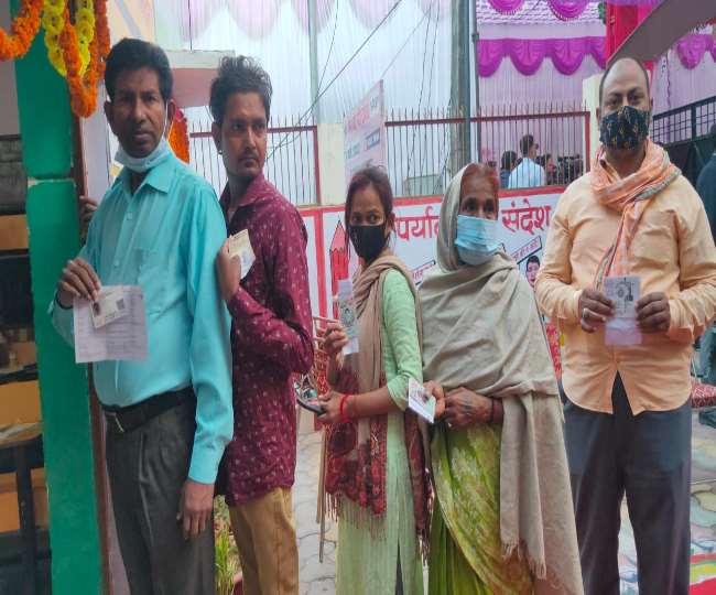 UP Election Phase 6 Voting LIVE: छठे चरण का मतदान जारी, दो घंटे में 8.69 प्रतिशत मतदान, बस्ती में मतदाता उत्साहित तो संतकबीर नगर में बेहद सुस्त