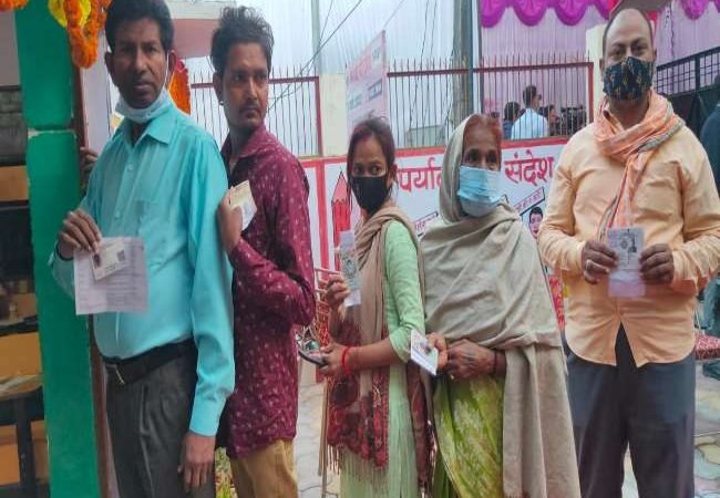 UP Election 2022 Voting LIVE: कड़ी सुरक्षा के बीच गोरखपुर, बस्ती मंडल की 41 सीटों पर मतदान शुरू