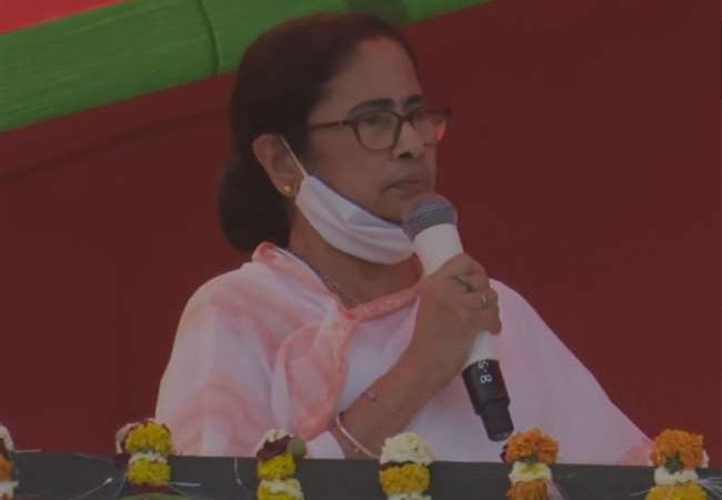 UP Election 2022 : वाराणसी में बोलीं ममता बनर्जी – ‘यूपी का योगी, योगी नहीं ढोंगी है’