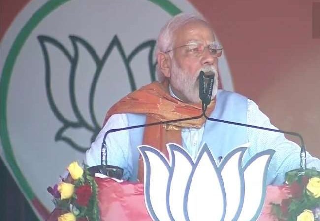 LIVE- PM Narendra Modi in Chandauli :चंदौली में पीएम मोदी बोले- हम सिर्फ कोरी बात नहीं करते, बल्कि करके दिखाते हैं ठोस काम