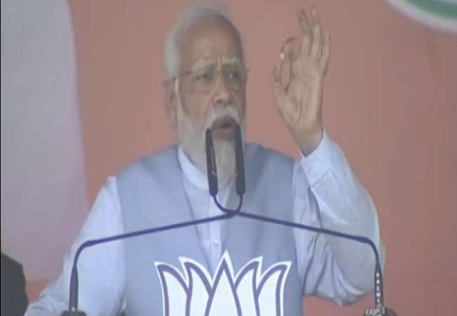 PM Modi In Jaunpur : जौनपुर में प्रधानमंत्री मोदी बोले- कोरोना संक्रमण के मुश्किल समय में भी सरकार को बदनाम करने के प्रयास में लगे रहे घोर परिवारवादी