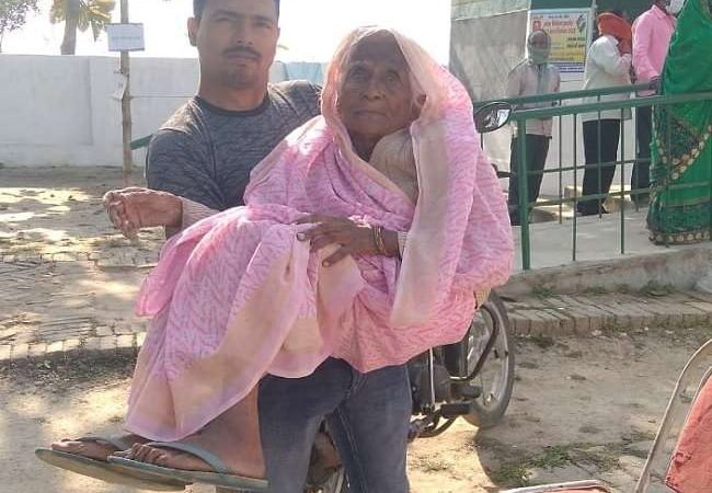 UP Election Phase 6 Voting LIVE: मतदान प्रतिशत में आठ घंटे बाद भी अम्बेडकरनगर की बढ़त बरकरार,कुशीनगर के वोटर भी दिखा रहे दम