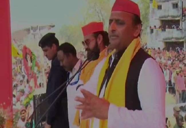 UP Election 2022 : मऊ में मुख्तार अंसारी के बेटे के समर्थन में अखिलेश की सभा, बोले- कसम लेकर भी झूठ बोलते हैं भाजपा के नेता