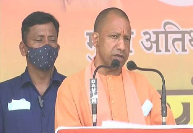 UP Election 2022: चंदौली में सीएम योगी आदित्यनाथ बोले- प्रदेश में माफिया अब बंदूक तानने की जगह रेंग रहे
