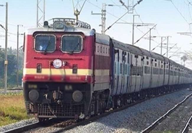 Indian Railways: 160 किमी की रफ्तार में दो ट्रेनों की होगी ‘टक्कर’, एक ट्रेन में होंगे रेल मंत्री