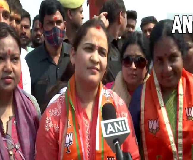 UP Election 2022: मुलायम सिंह यादव की छोटी बहू अपर्णा यादव को भरोसा उत्तर प्रदेश में बनेगी भाजपा की पूर्ण बहुमत की सरकार