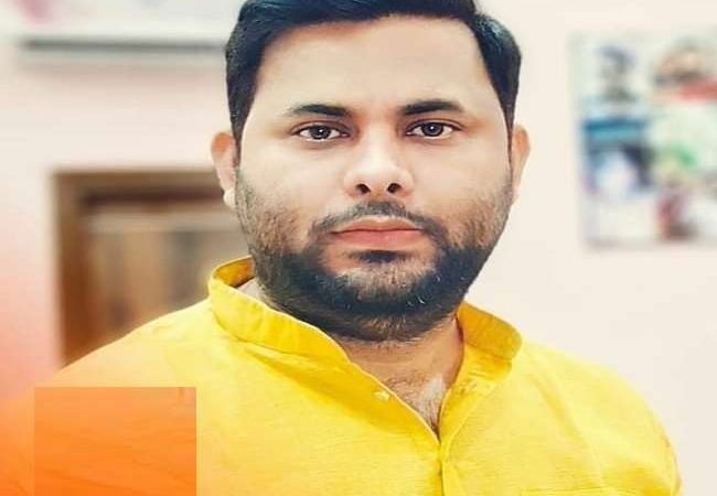 कानपुर देहात : पूर्व भाजपा जिलाध्यक्ष के बेटे पूर्व भाजयुमो उपाध्यक्ष की हत्या, भाजपाइयों का थाना घेरकर हंगामा