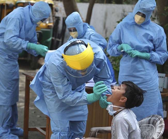 Corona Update: कोरोना मामलों में गिरावट के बीच डरा रहे मौत के आंकड़े, जानें कितने लोगों ने बीते 24 घंटे में गवाईं जान