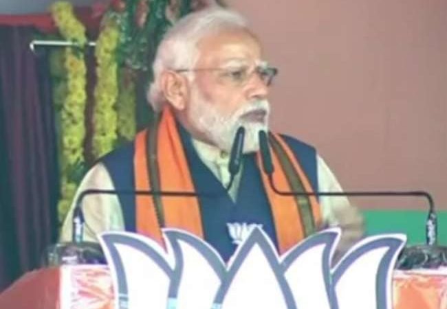 PM Modi In Varanasi : वाराणसी में पीएम नरेन्द्र मोदी बोले-सबका साथ सबका विकास सिर्फ नारा नहीं, यह हमारा कमिटमेंट