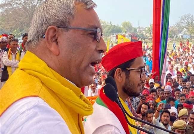 UP Election 2022 : मोदी के रोड-शो में बाहर की भीड़, अखिलेश में असली बनारसी : ओमप्रकाश