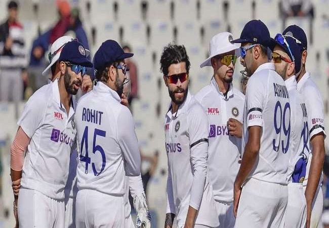 Ind vs SL: डेब्यू टेस्ट में रोहित शर्मा का दमदार प्रदर्शन, श्रीलंका को पहले टेस्ट में पारी और 222 रन से हराया