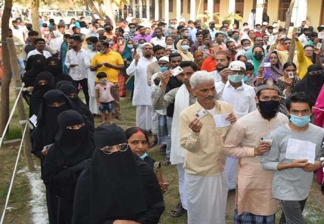 UP Election 2022 Phase 7 Voting LIVE: तीन बजे तक चंदौली में सर्वाधिक मतदान, वाराणसी में मतदाता सुस्त