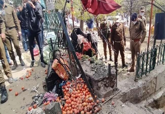 जम्मू-कश्मीर: ऊधमपुर में विस्फोट, एक की मौत-14 घायल, सेना-पुलिस के अधिकारी घटनास्थल पर पहुंचे