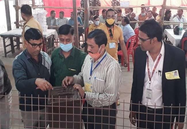 UP Election Results 2022 LIVE: पोस्टल बैलट गिनती में BJP 109, सपा 70 सीटों पर आगे