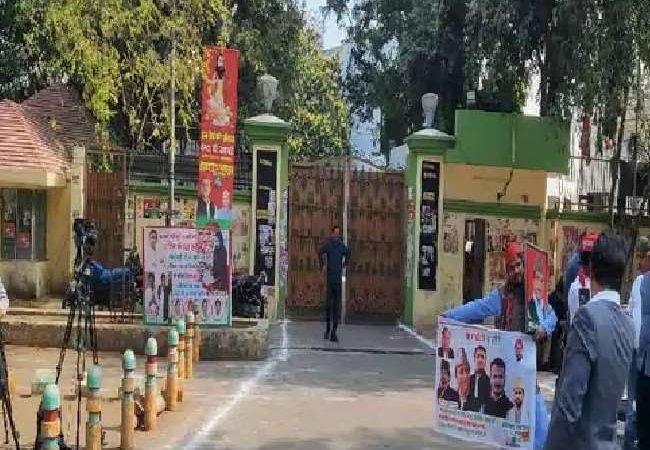 UP Election Result 2022: उम्मीदें टूटने से सपा कार्यकर्ताओं में मायूसी, प्रदेश कार्यालय के बाहर नहीं दिख रहे समर्थक
