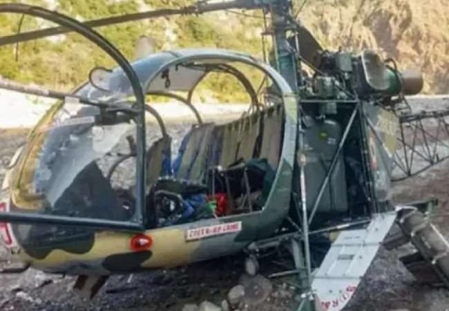 बांडीपोरा गुरेज सेक्टर में एलओसी के नजदीक सेना का हेलीकाप्टर दुर्घटनाग्रस्त; पायलट-को-पायलट की तलाश जारी