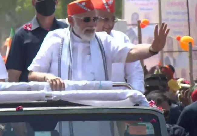 PM Modi Road Show Live: विधानसभा चुनाव में बंपर जीत के बाद अहमदाबाद में पीएम मोदी का रोड शो जारी, सड़कों पर उमड़ा जनसैलाब