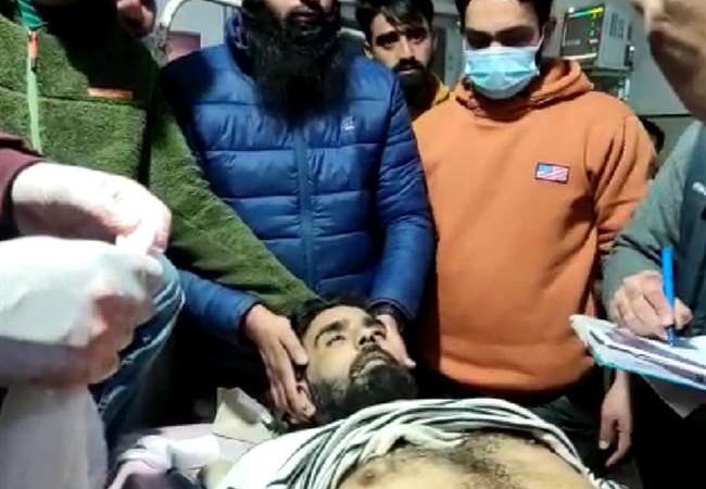 Militant Attack : कुलगाम में आतंकियों ने घर में घुसकर भाजपा से जुड़े सरपंच की गोली मारकर हत्या की, पुलवामा में भी मुठभेड़