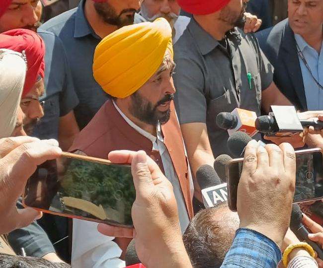 भगवंंत मान ने राज्‍यपाल से मिलकर पंजाब में सरकार बनाने का दावा किया पेश, 16 को लेंगे शपथ