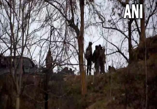 कश्मीर घाटी में 3 अलग-अलग मुठभेड़ों में पाकिस्तानी JeM कमांडर कमाल समेत 4 आतंकी ढेर, एक को जिंदा पकड़ा