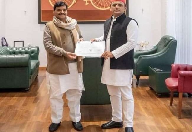 अखिलेश यादव का बड़ा गेम, शिवपाल सिंह यादव को बनाया सपा विधायक दल का नेता