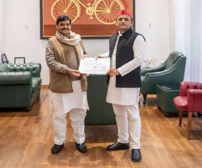 अखिलेश यादव का बड़ा गेम, शिवपाल सिंह यादव को बनाया सपा विधायक दल का नेता