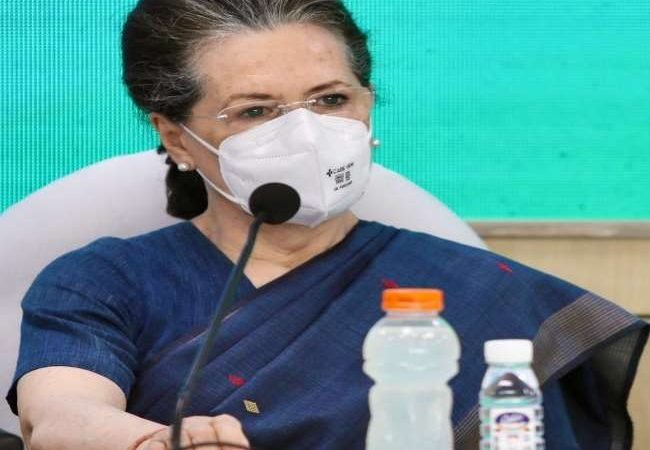 सोनिया गांधी पद छोड़ने को तैयार लेकिन कार्यसमिति ने ठुकराई इस्तीफे की पेशकश, असंतुष्‍ट खेमे ने दी यह सलाह