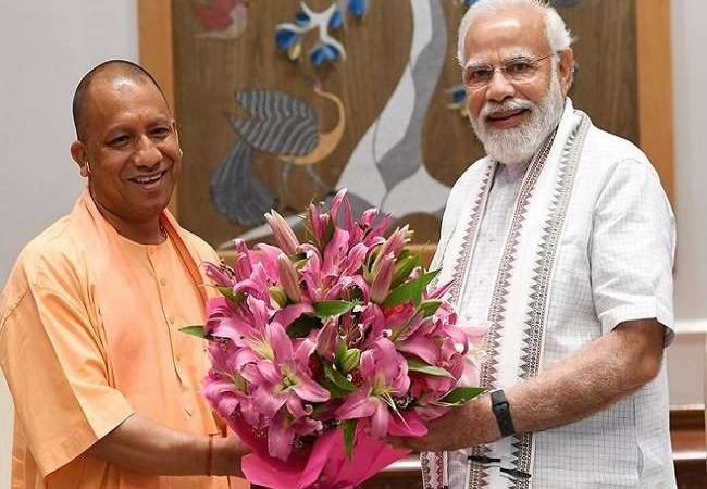 चुनाव में जीत के बाद पहली मुलाकात में पीएम मोदी ने कहा, यूपी को नई ऊंचाइयों पर ले जाएंगे योगी आदित्यनाथ